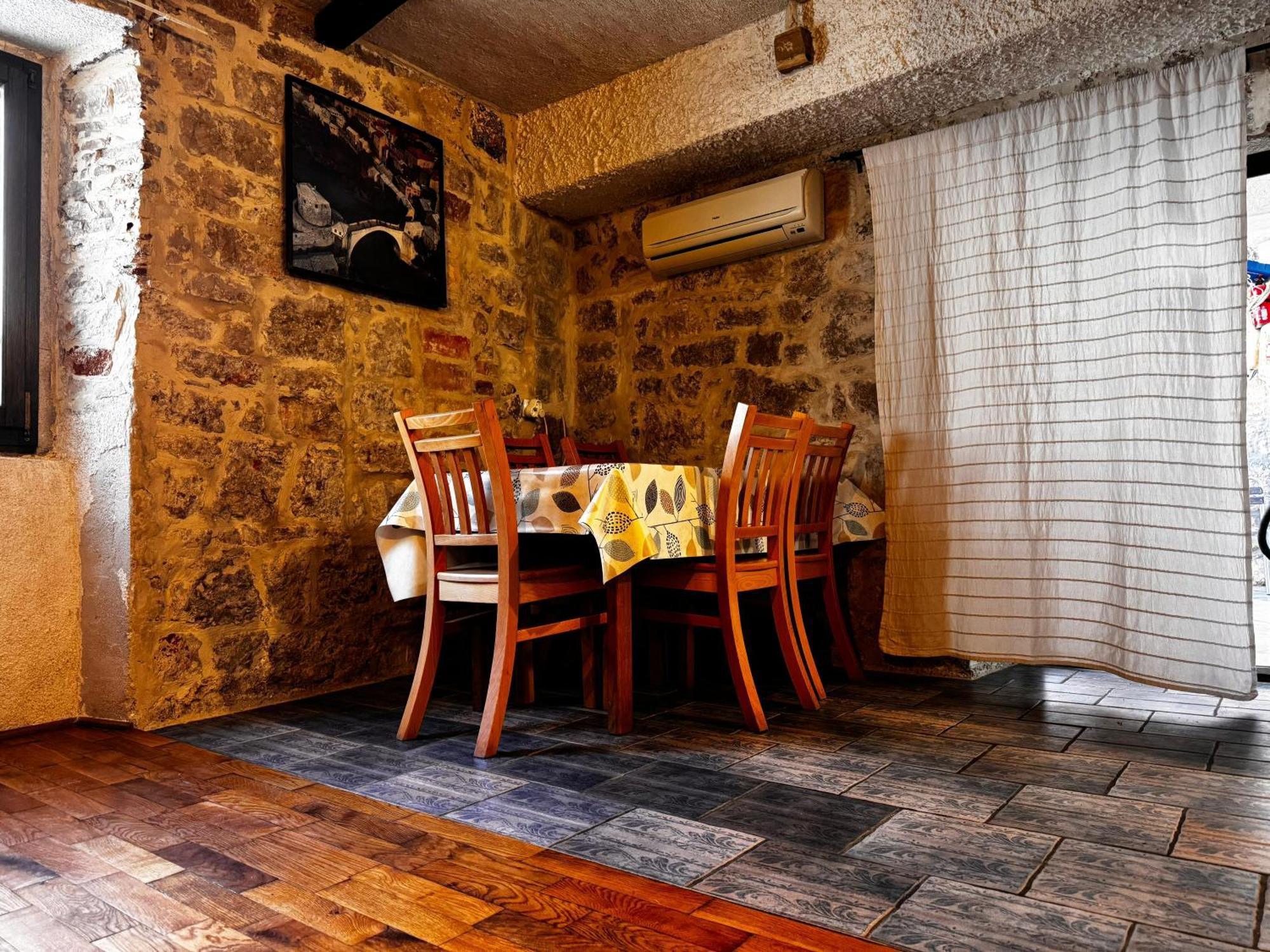 Voltera Parking Space Near The House Apartment Betina (Sibenik-Knin)