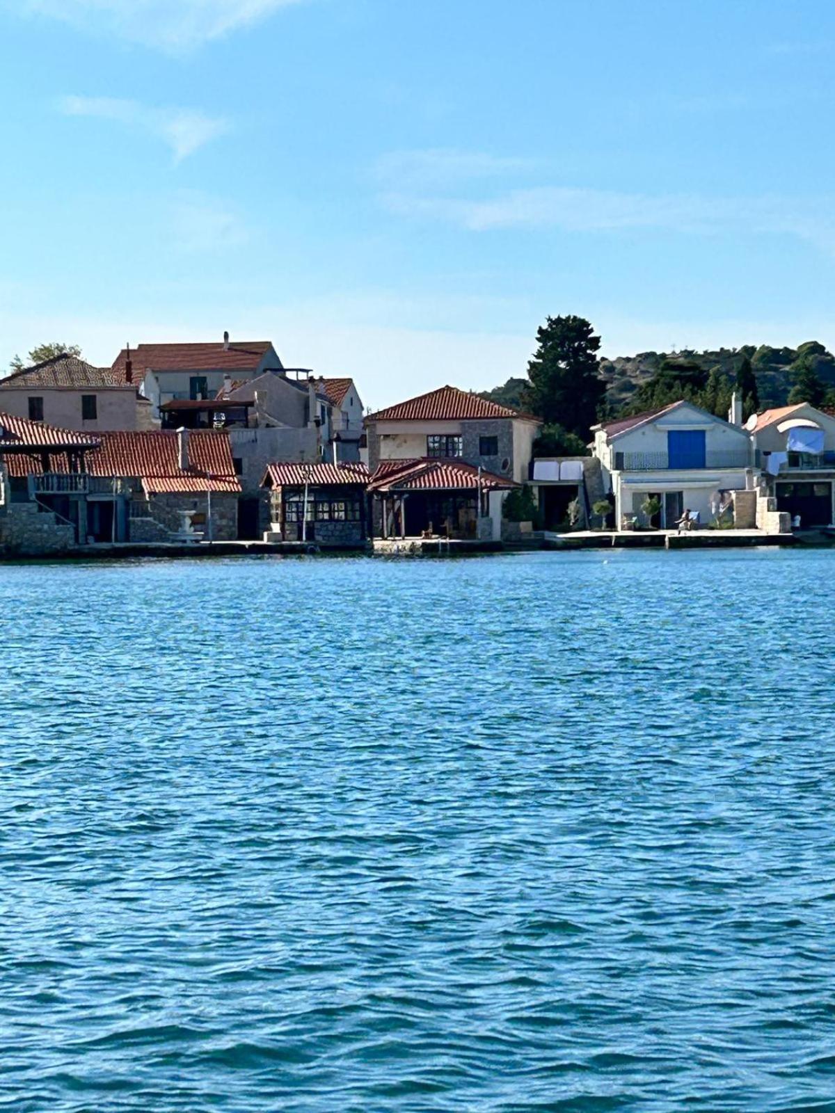 Apartment Voltera Parking Space Near The House Betina (Sibenik-Knin)