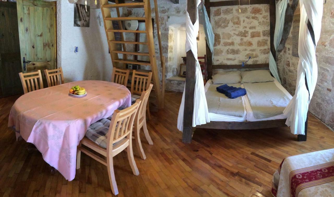 Voltera Parking Space Near The House Apartment Betina (Sibenik-Knin)
